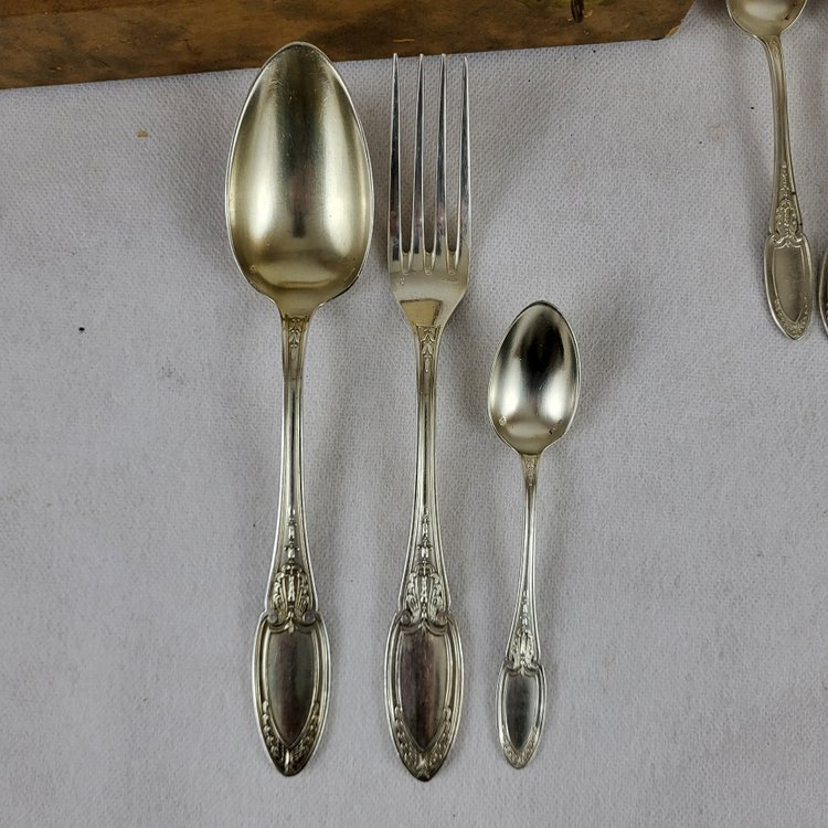 61-teilige Menagerie aus versilbertem Metall aus dem Hause Ercuis Modell Empire