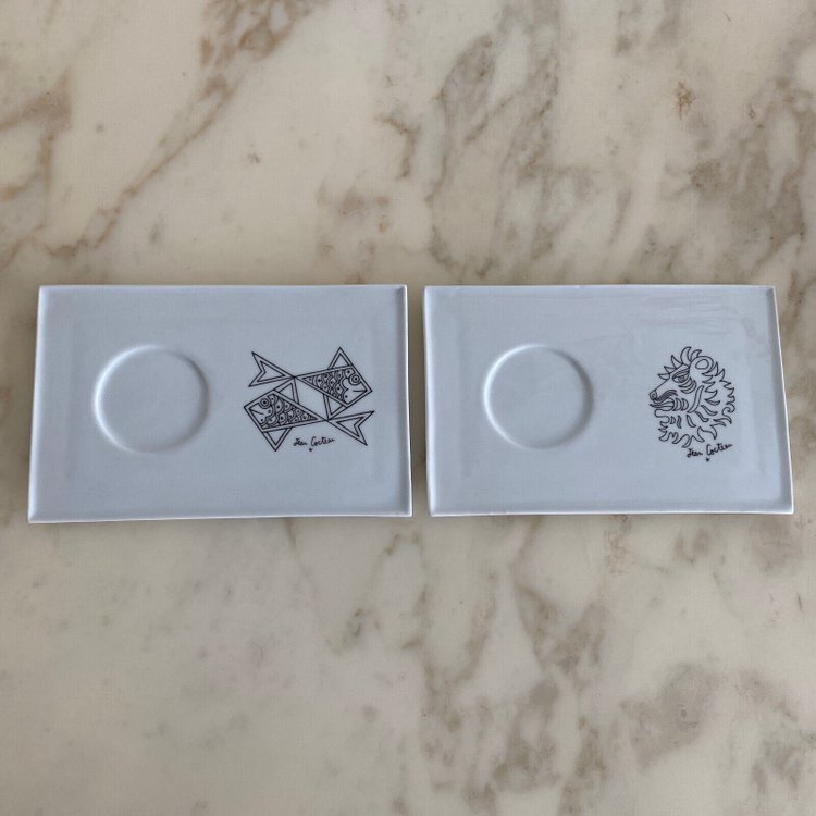 Paire de tasses avec sous-tasses Jean Cocteau XXe en porcelaine d'art