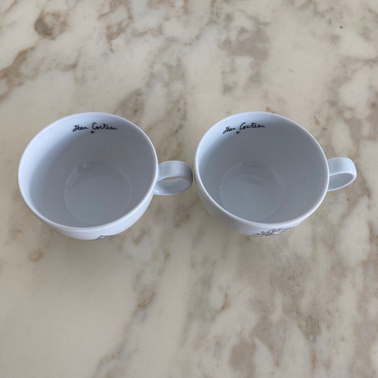 Paire de tasses avec sous-tasses Jean Cocteau XXe en porcelaine d'art