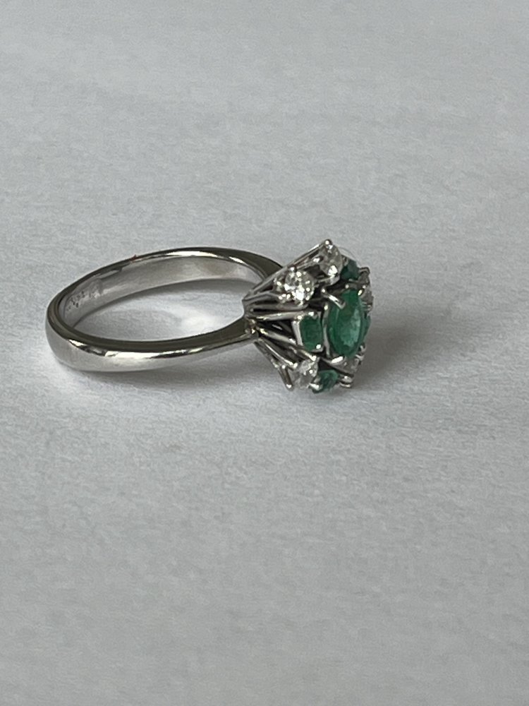 Bague Or Gris Emeraude Diamants