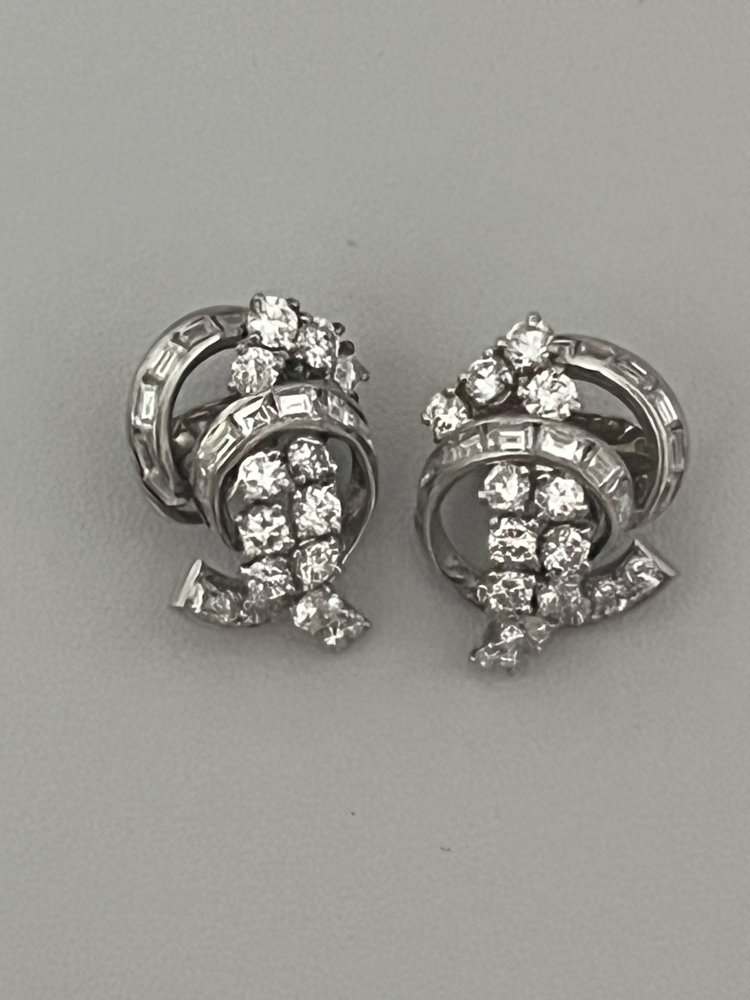 Orecchini di platino e oro bianco con diamanti