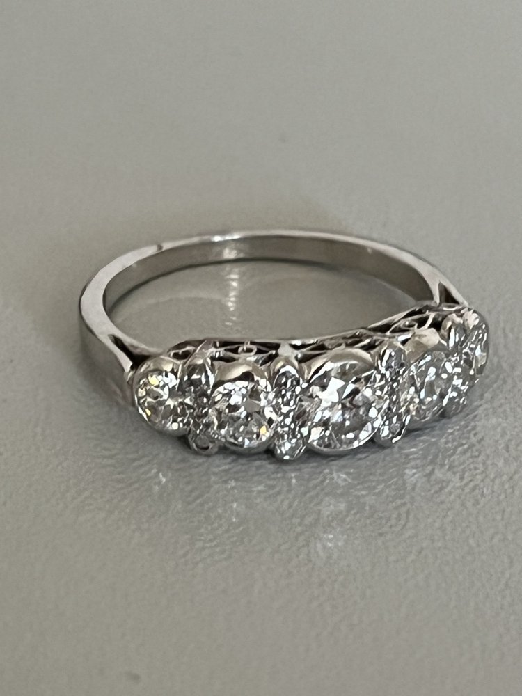 Anello giarrettiera in platino con diamante da 1,00 carato