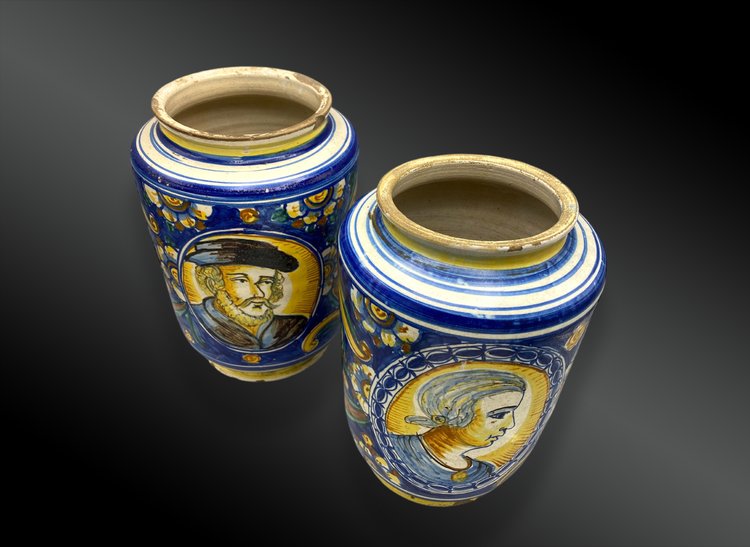PAIRE de POTS à PHARMACIE ou ALBARELLO Gerace, région de Calabre, Italie  XVIIème siècle