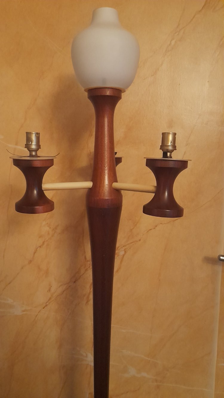 Stehleuchte aus Teakholz mit 4 Lichtern