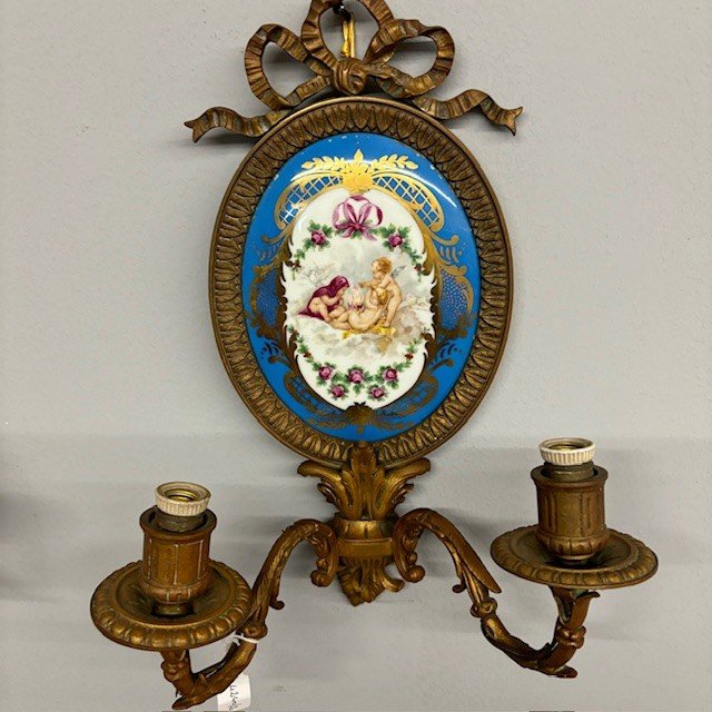 Antica coppia di applique bronzi con placca dipinta. Prima metà 900 Limoges Francia 