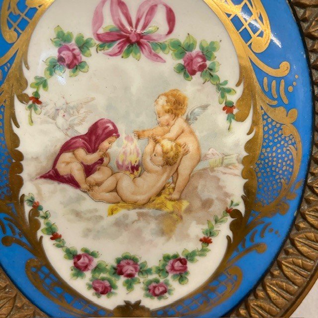 Antica coppia di applique bronzi con placca dipinta. Prima metà 900 Limoges Francia 