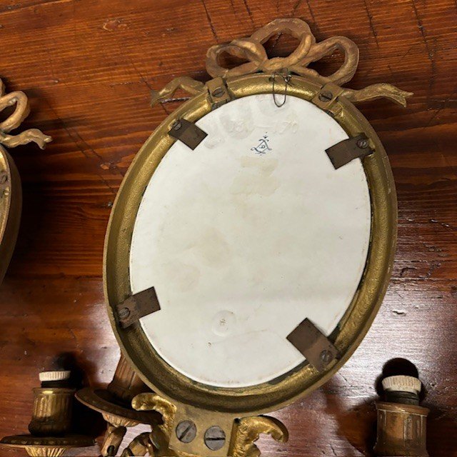 Antica coppia di applique bronzi con placca dipinta. Prima metà 900 Limoges Francia 