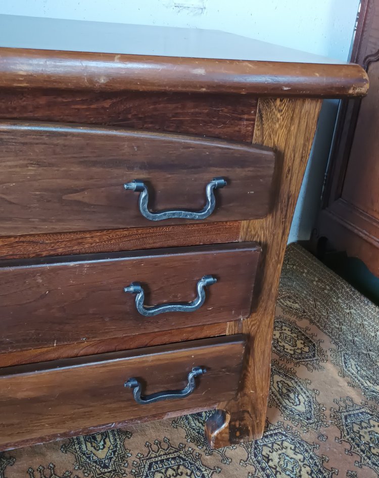 Commode Brutalise en orme dans le goût de Olavi Hänninen
