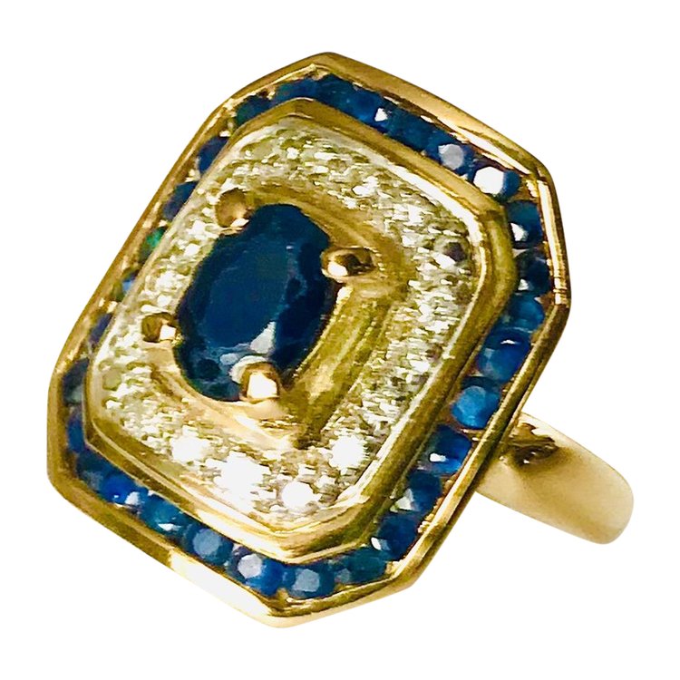 Anello cocktail in oro con zaffiri e diamanti
