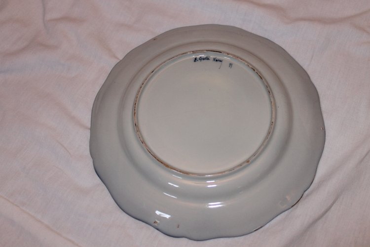 11 assiettes en faïence signées d'Emile Gallé service chasseurs et chasseresses en bleu 19ème