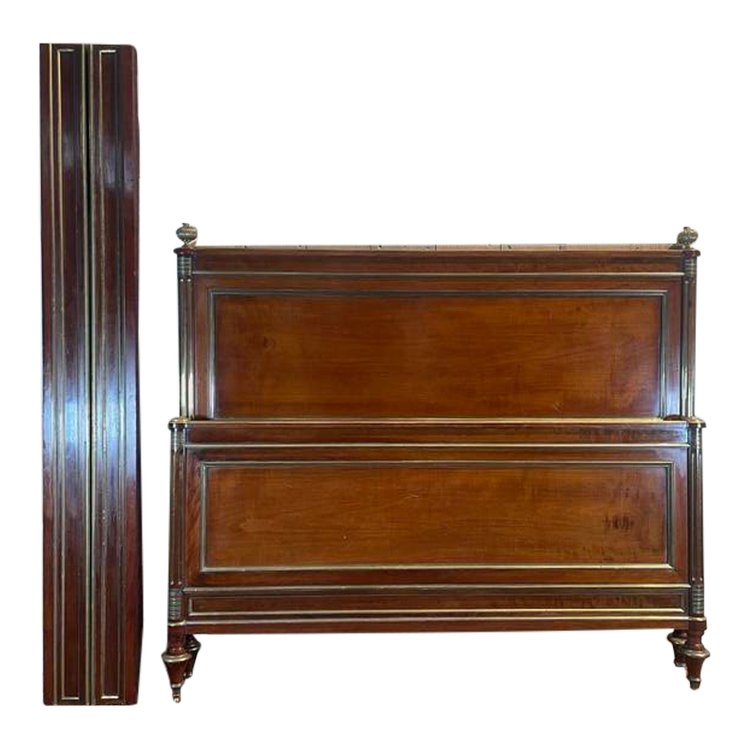 Bett im Louis XVI-Stil aus Mahagoni und Messingleisten