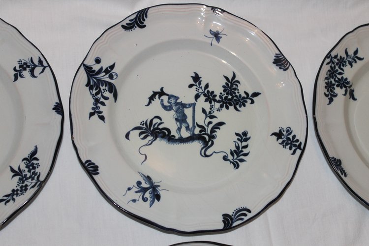 10 piatti in terracotta firmati Emile Gallé servizio cacciatori e cacciatrici in blu XIX secolo