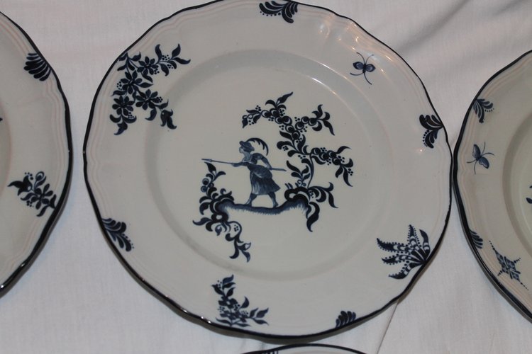 10 piatti in terracotta firmati Emile Gallé servizio cacciatori e cacciatrici in blu XIX secolo