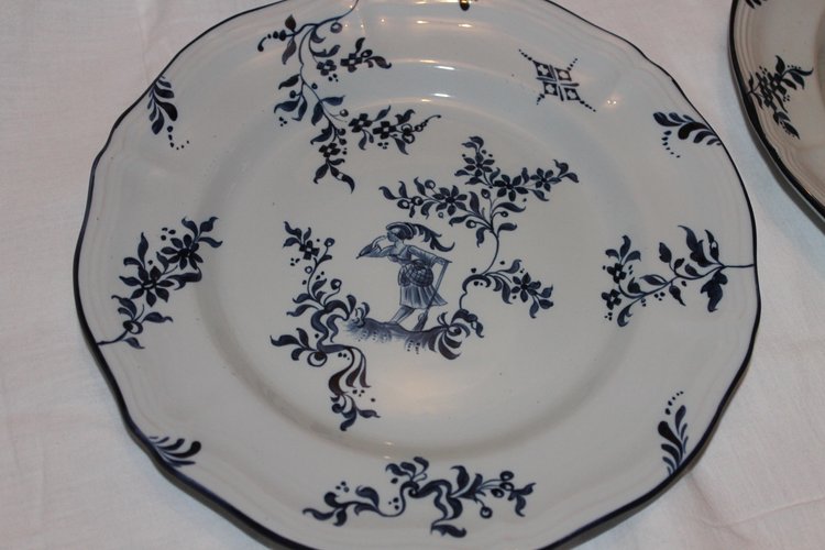 10 piatti in terracotta firmati Emile Gallé servizio cacciatori e cacciatrici in blu XIX secolo