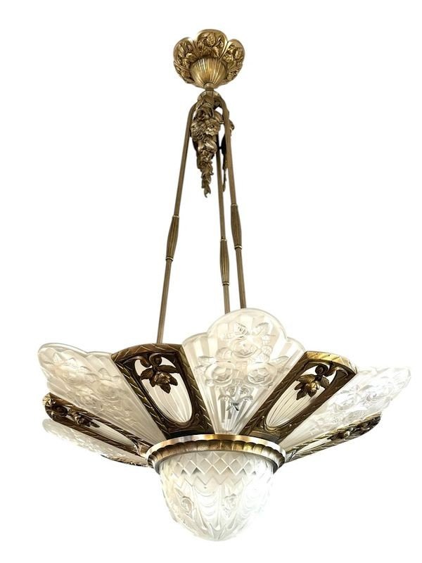 Gilles Large "Aux Roses" Plate Chandelier