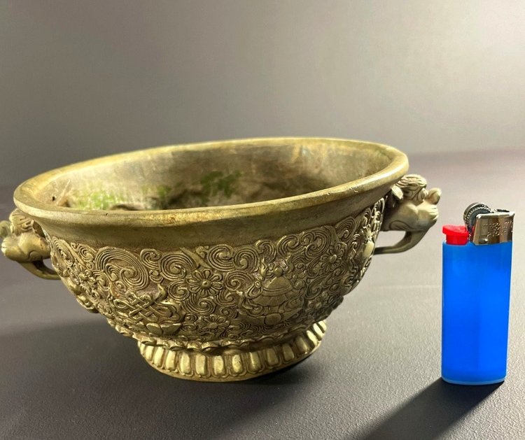Chine, Années 1930/1950, Brûle-parfum En Alliage D’argent Richement Décoré De Motifs En Relief.