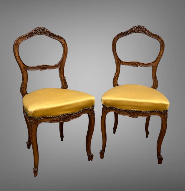 PAIR OF ANTIQUE WALNUT BEDROOM CHAIRS IN THE LOUIS XV STYLE FROM THE 1900S