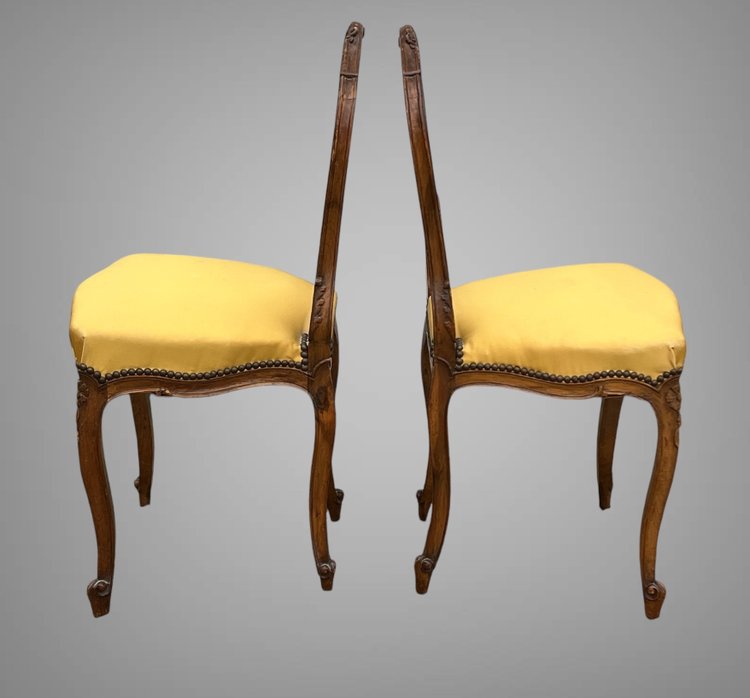 PAIR OF ANTIQUE WALNUT BEDROOM CHAIRS IN THE LOUIS XV STYLE FROM THE 1900S