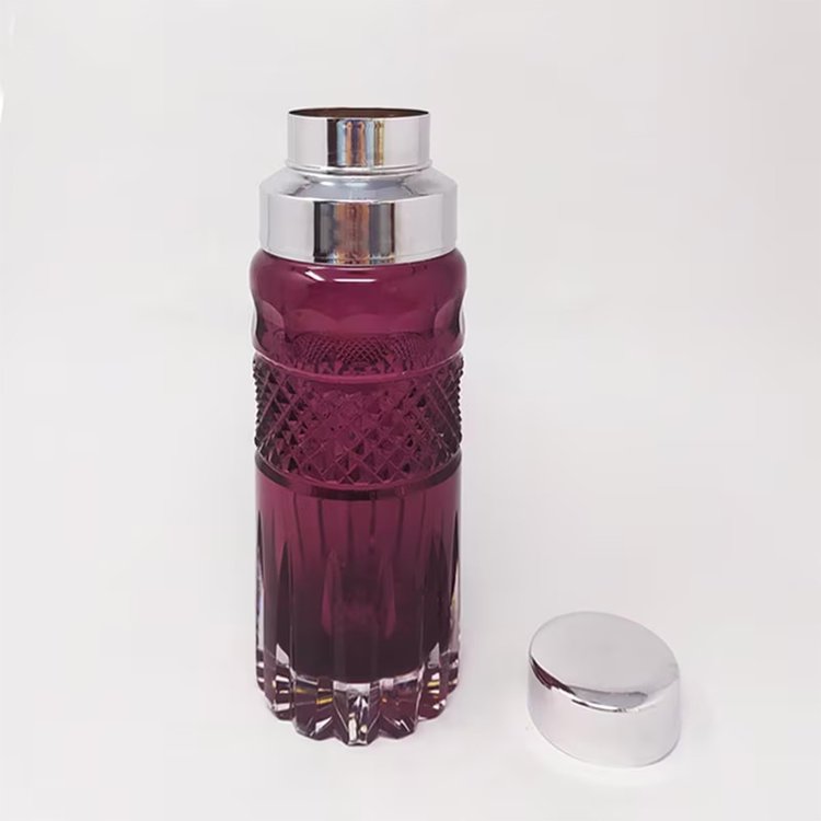 Wunderschöner lila Cocktail-Shaker aus geschliffenem Glas im Bohemian-Stil aus den 1960ern. Hergestellt in Italien