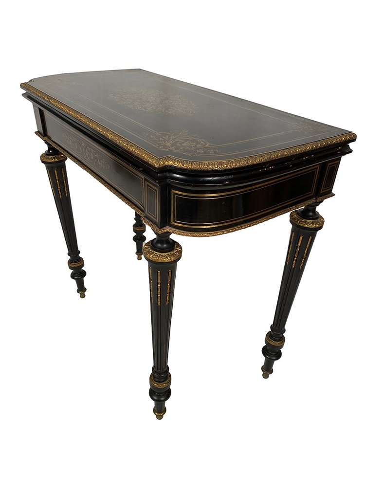 Table à jeux en bois noirci et placage d’ébène marqueté de laiton, époque Napoléon III