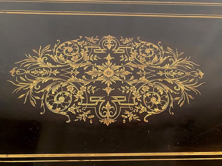 Table à jeux en bois noirci et placage d’ébène marqueté de laiton, époque Napoléon III
