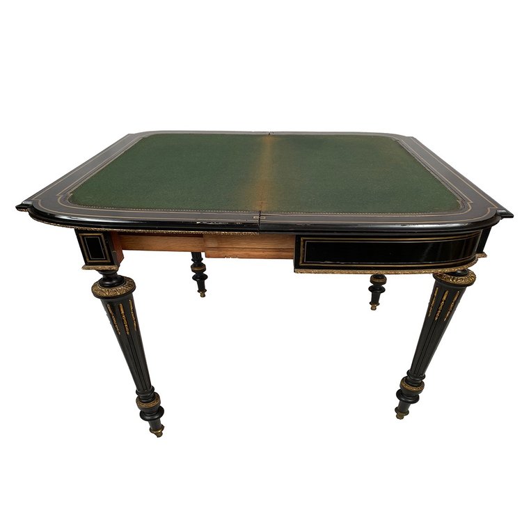 Table à jeux en bois noirci et placage d’ébène marqueté de laiton, époque Napoléon III