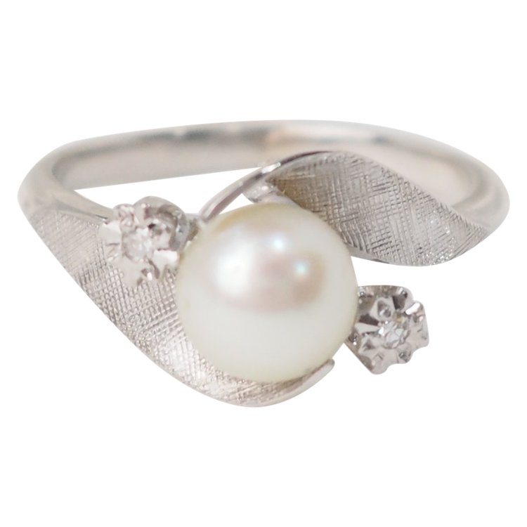Anello In Oro Bianco, Perla Coltivata E Diamanti 