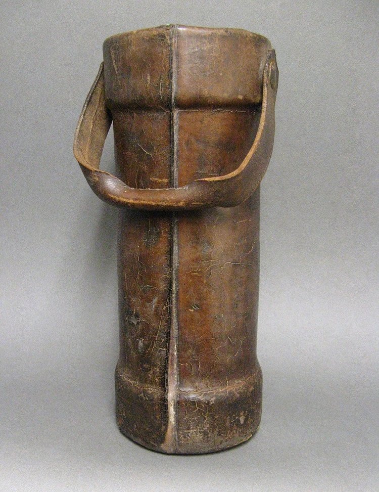 Seau A Cordite En Cuir, Porte Munitions Royal Navy XIXe. Blason Royaume-uni.