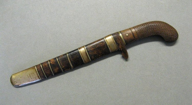Coltello Golok indonesiano. Arte islamica.