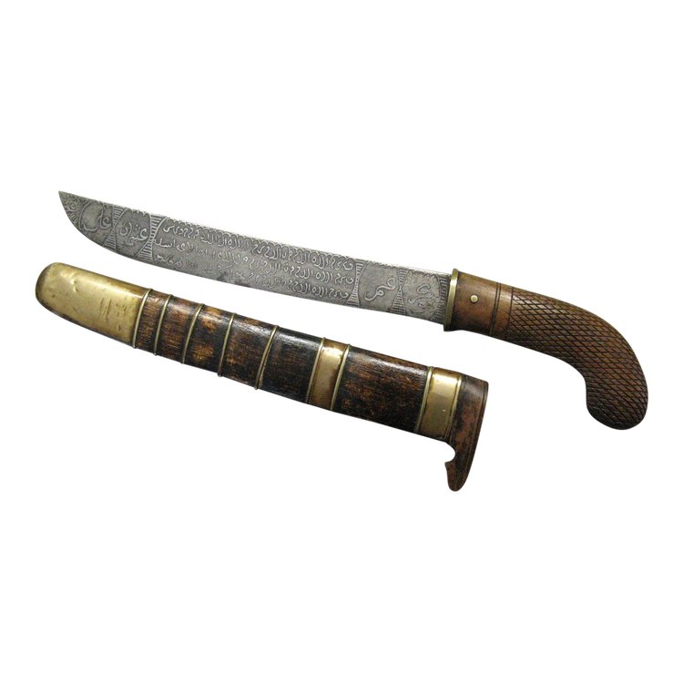 Coltello Golok indonesiano. Arte islamica.