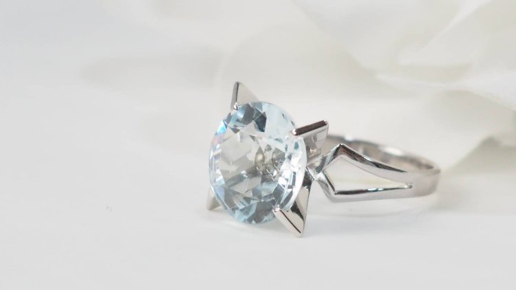 Anello vintage in oro bianco e Acquamarina