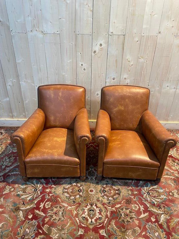 Paire de fauteuils Club en imitation cuir 