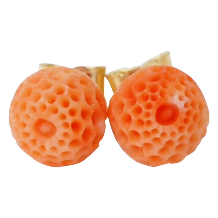 Boucles d'oreilles corail sculpté et or jaune