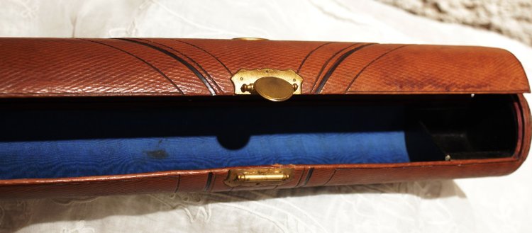 Custodia circolare, portadocumenti o custodia da cucito, in pelle marrone e ottone XIX secolo