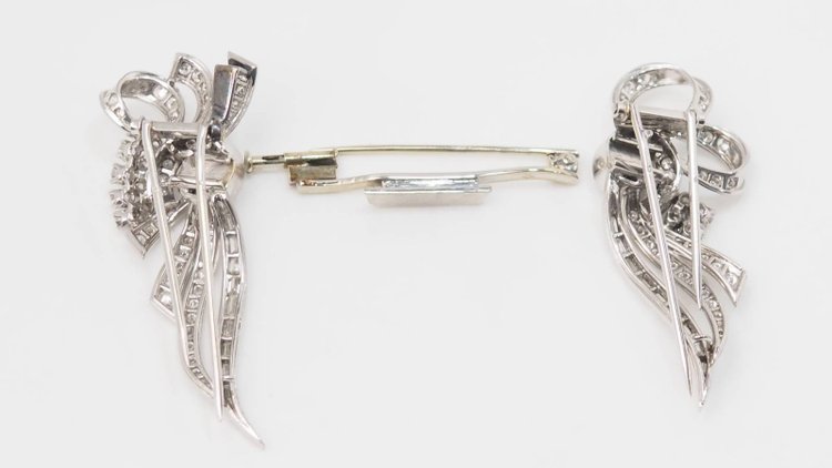 Spilla art deco a doppia clip in oro bianco e platino, diamanti
