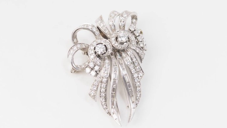Spilla art deco a doppia clip in oro bianco e platino, diamanti