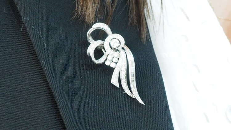 Spilla art deco a doppia clip in oro bianco e platino, diamanti
