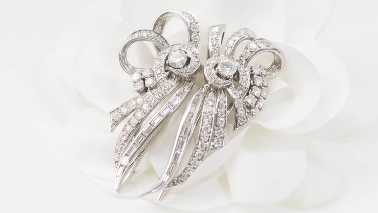 Spilla art deco a doppia clip in oro bianco e platino, diamanti