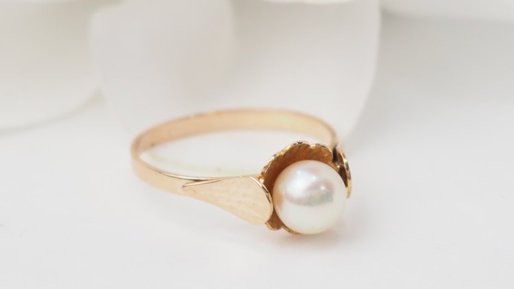 Anello in oro rosa e perla coltivata