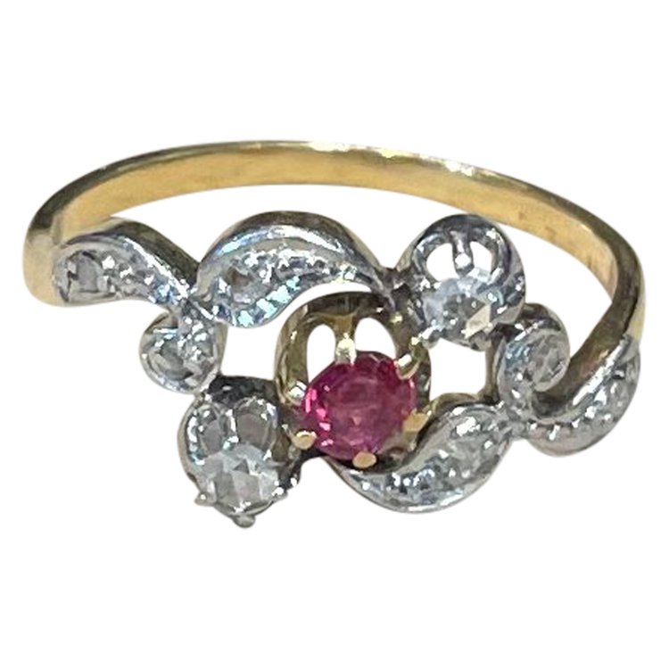 Anello trilogy con rubini e diamanti