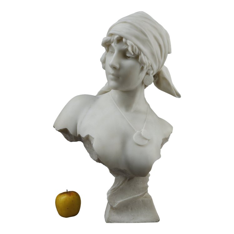 Busto in marmo della “Ragazza di Boemia” di Emmanuel Villanis