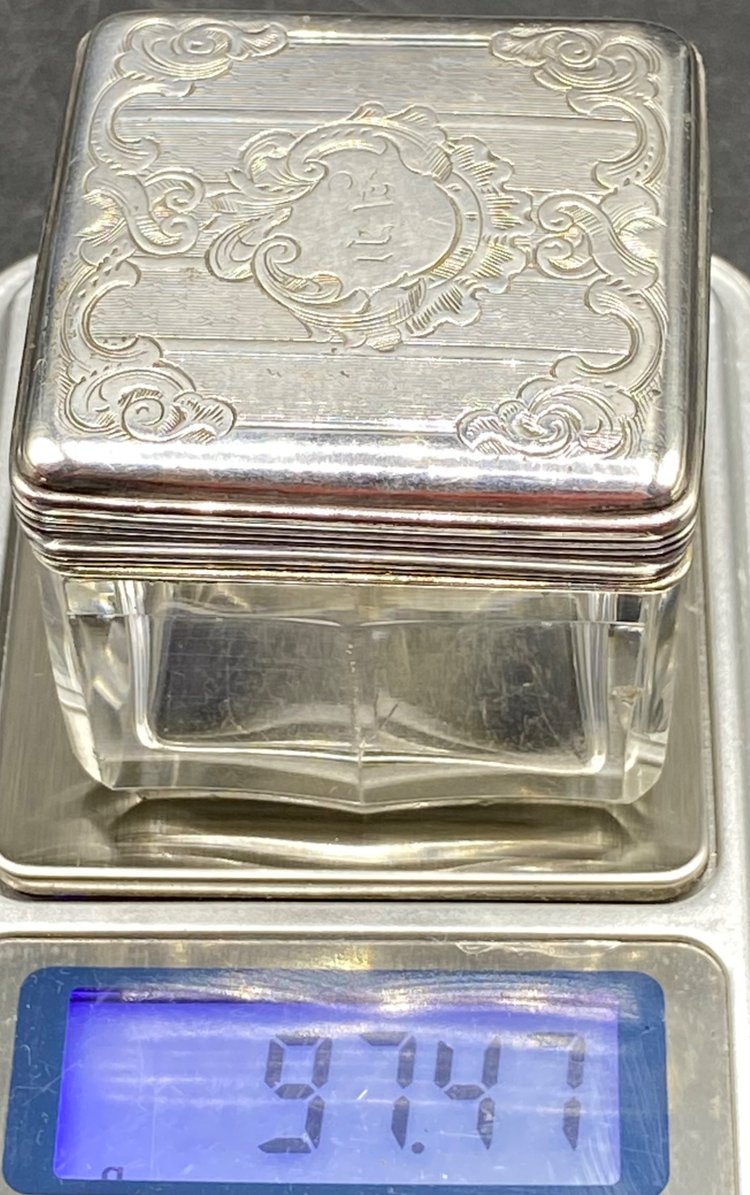 SHADOW BOX