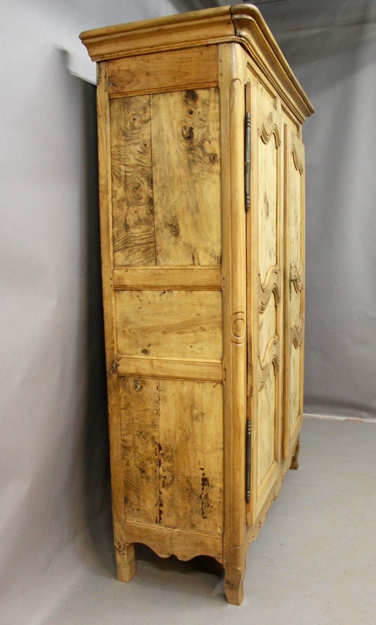 Armoire Bressane XIXème en loupe de frêne