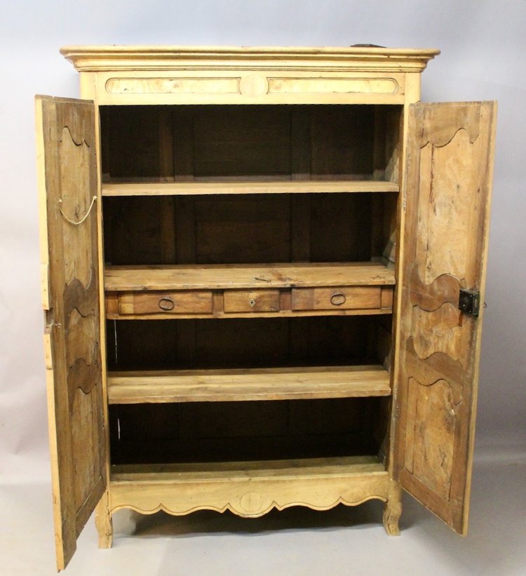 Armoire Bressane XIXème en loupe de frêne