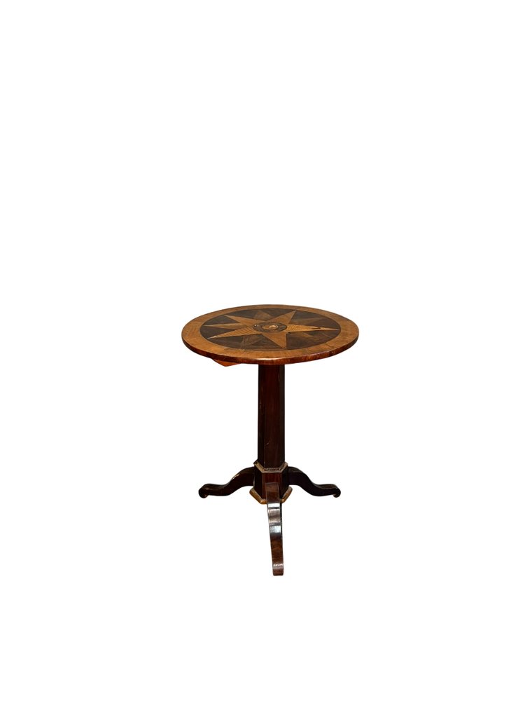 Table basse marquetée 1800