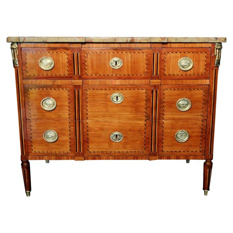 Commode Louis XVI en marqueterie de bois de rose