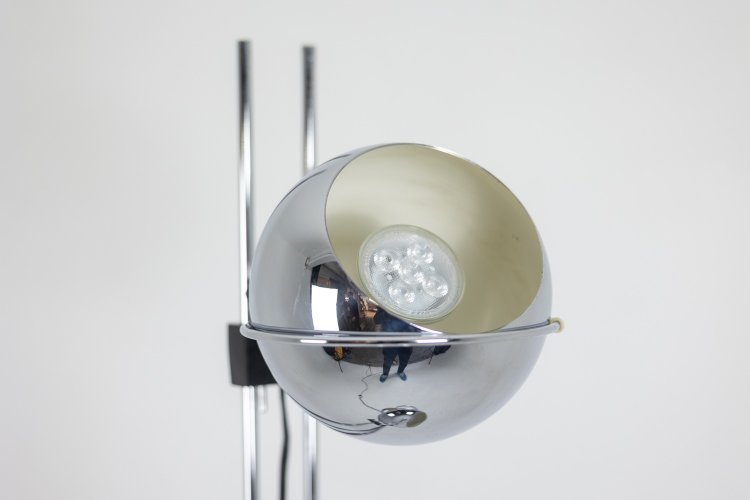 Lampada da terra in metallo cromato. Anni '70