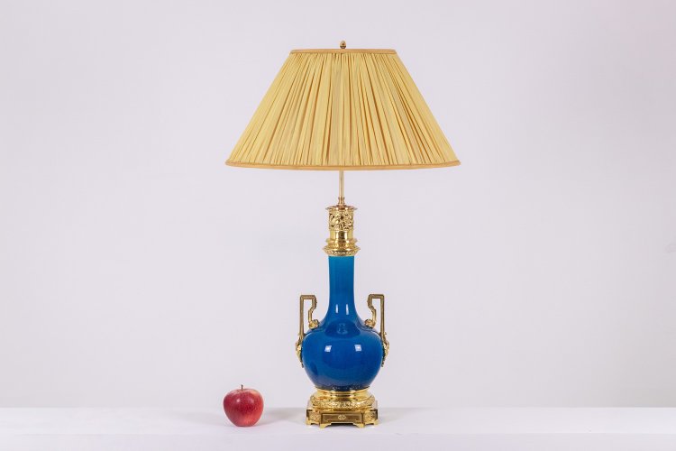 Blue porcelain and gilt bronze lamp with handles. Circa 1880. LS6040309I