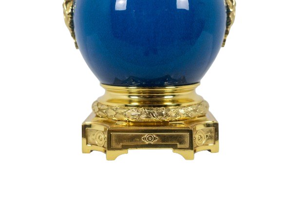 Blue porcelain and gilt bronze lamp with handles. Circa 1880. LS6040309I