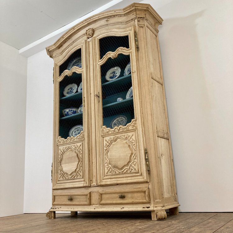 Armoire de présentation, bibliothèque XVIII